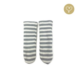 Socken mit grauen und weißen Streifen