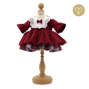 Kleid in klassischem Burgunderrot